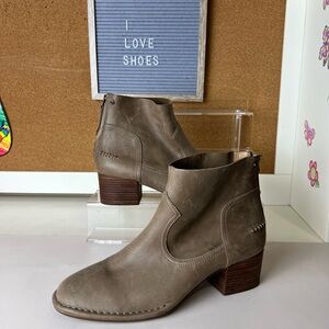 Ugg Bandara Leather Sahara Ankle Boots Size 10